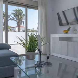  Apartment Family 1 Beachfront By Holidays